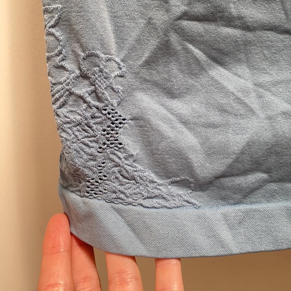 Fabletics workout shirt - Picture 3 of 5